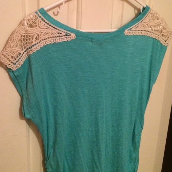 BRAND NEW Crocheted teal lace crochet shoulder top - Picture 4 of 4